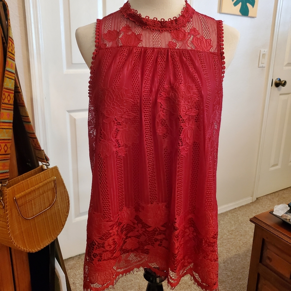 Lace sleeveless blouse